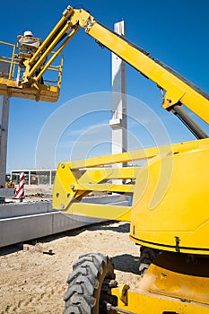 Hydraulic mobile construction platform