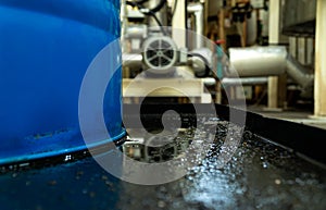 Hydraulic oil leak in base tray of blue tank.