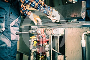 Hydraulic Press Operator