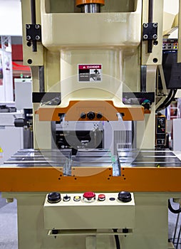 Hydraulic stamping press machine