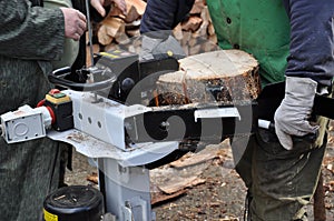 Hydraulic wood cutter