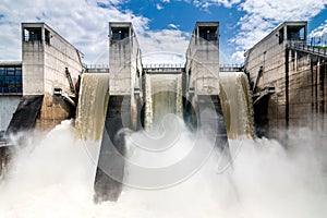 Hydroelectric dam
