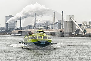 Hydrofoil at full speed in a canal