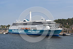 Hydrogen fuel cell ship
