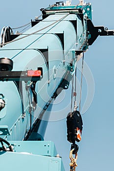 Hydrostatic crane engine.The control system of the crane engine.Lifting hydraulic Department on the truck crane.The hydraulic