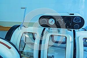 Hyperbaric oxygen therapy chamber tank