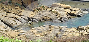 I saw strange rocks at Heping Island Park in Keelung, Taiwan. There were mushroom-shaped stones, tofu rocks, sea-eroded platforms,