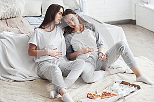 I told you that was to much. Twins have full stomach with pizza. Nice bedroom at daytime