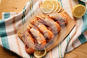 ice botan shrimp and lemon