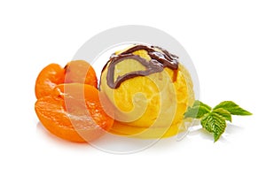 Ice cream with abricot.