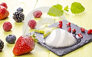 Ice cream and fresh fruits