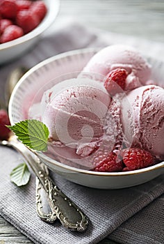 Ice cream with fresh raspberry