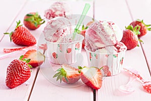 Ice cream with fresh strawberries