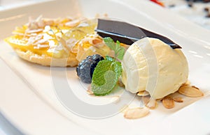 Ice-cream from a mango tart