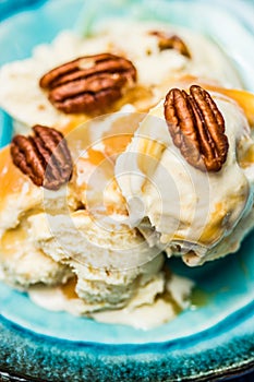 Ice cream, pecan nuts