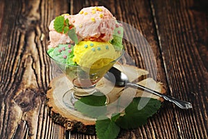 Ice cream scoops in an ice cream bowl