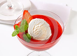 Ice cream with strawberry puree