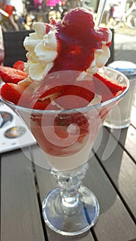 Ice cream with strawberrys