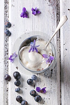Ice cream with sugared violets