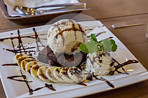 Ice cream vanila and chocolate souce banana dessert