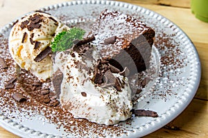 Ice cream Vanilla chocolate pie whippin creamy tasty dessert on