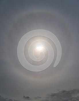 Ice crystals cause a sun halo