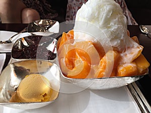 Ice flackes with Fresh Mango photo