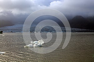 Ice floes on the lake Fjallsarlon glacier lagoon