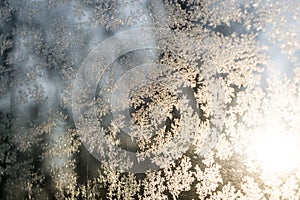 Ledová námraza na okně auta v zimě. Slovensko