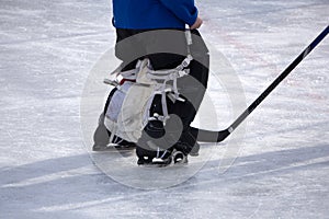 Ice Hockey Goalie shot slapshot start stick .