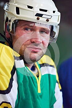 Ice hockey players on bench