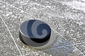 Ice hockey puck