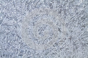 The ice needles froze together, forming a frosty pattern