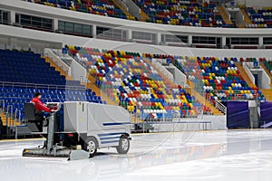 Ice resurfacing machine photo