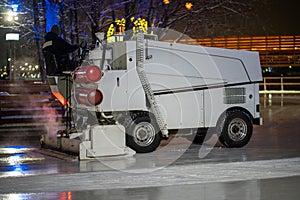 Ice rink resurfacer vehicle resurface machine outdoor