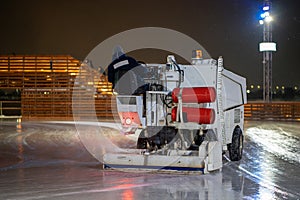 Ice rink resurfacer vehicle resurface machine outdoor