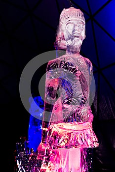 Ledová socha ženy