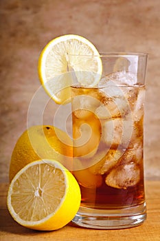 Ice tea and lemons