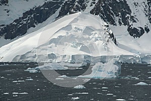 Glaciar fresco montana 