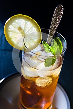 Iced Tea with Mint and Lemon