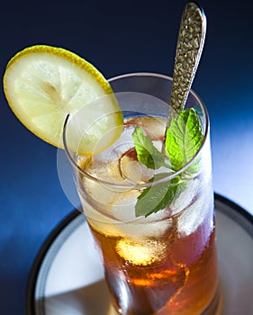 Iced Tea with Mint and Lemon