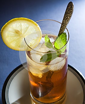 Iced Tea with Mint and Lemon