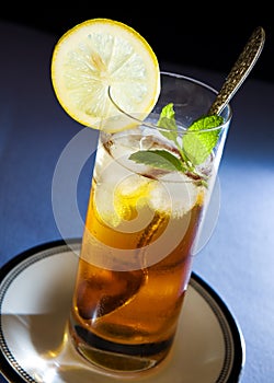 Iced Tea with Mint and Lemon