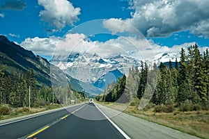 Icefield parkway between Jasper and Banff