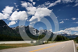 Icefields Parkway in Canada photo
