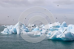 Iceland, Jokulsarlon Lagoon, Turquoise icebergs floating in Glacier Lagoon on Iceland