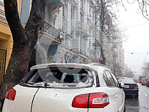 Icicle smashed the car`s rear window