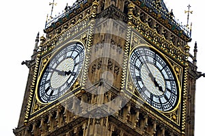 ICONIC SIGHT BIG BEN CLOCK TOWER LONDON CLOSE UP DIAL HANDS FACE ANGLED