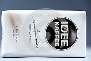 Idee Kaffee pack of grounded coffee, isolated