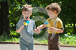 Identical twins with lollipops